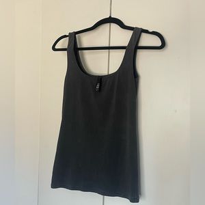 Skims outdoor scoop tank- Size M